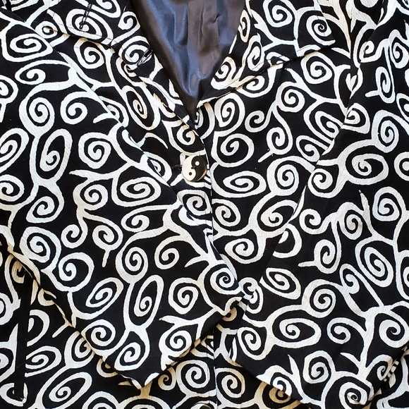 Very Vineyard Black/White Swirl Rayon Jacket size M- cool buttons - Picture 4 of 8